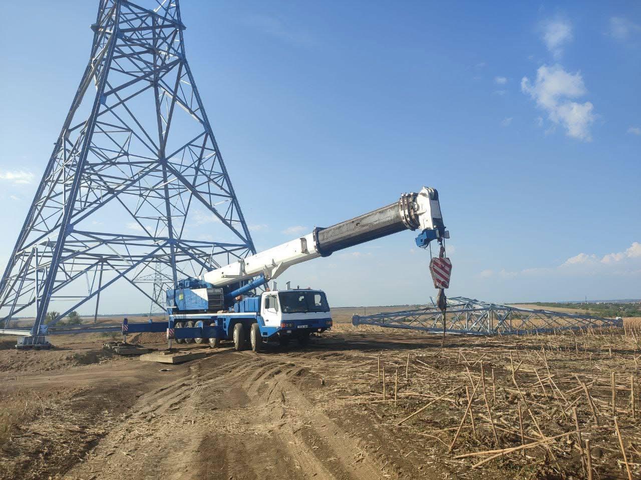 Stâlpi de tip UM 400-2t+6 și UM 400-2t